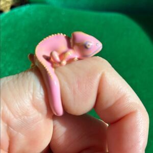 NWT Pink/gold metal enameled chameleon ring size 6 novelty trendy unique gothic